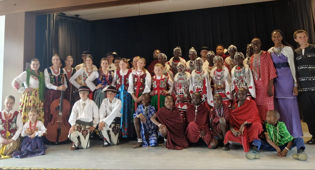 Folklor, Tanzania Podhale jednej scenie międzykulturowe spotkanie Czarnym Dunajcu - zdjęcie, fotografia