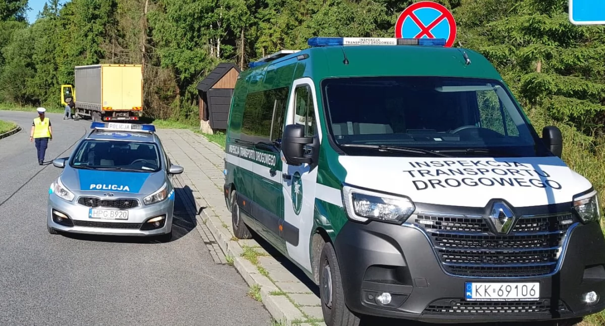 Informacje 112, Nowotarscy policjanci ogólnopolskiej akcji kontroli ciężarówek autobusów - zdjęcie, fotografia
