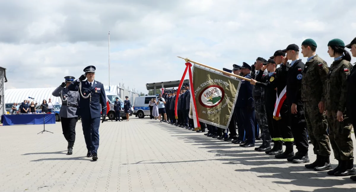 Informacje 112, Uroczyste obchody Święta Policji Nowym Targu awanse odznaczenia wyjątkowy hołd funkcjonariuszy - zdjęcie, fotografia