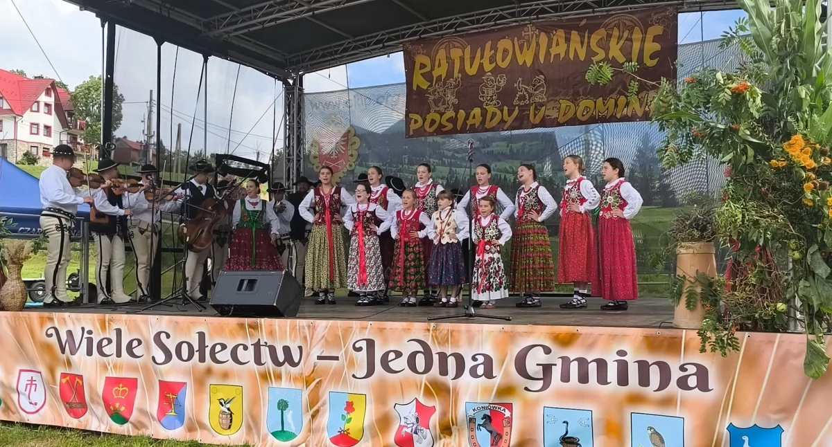 Festyny i pikniki, Folklor muzyka wspólna zabawa „Posiady Domina” osiemnasty - zdjęcie, fotografia