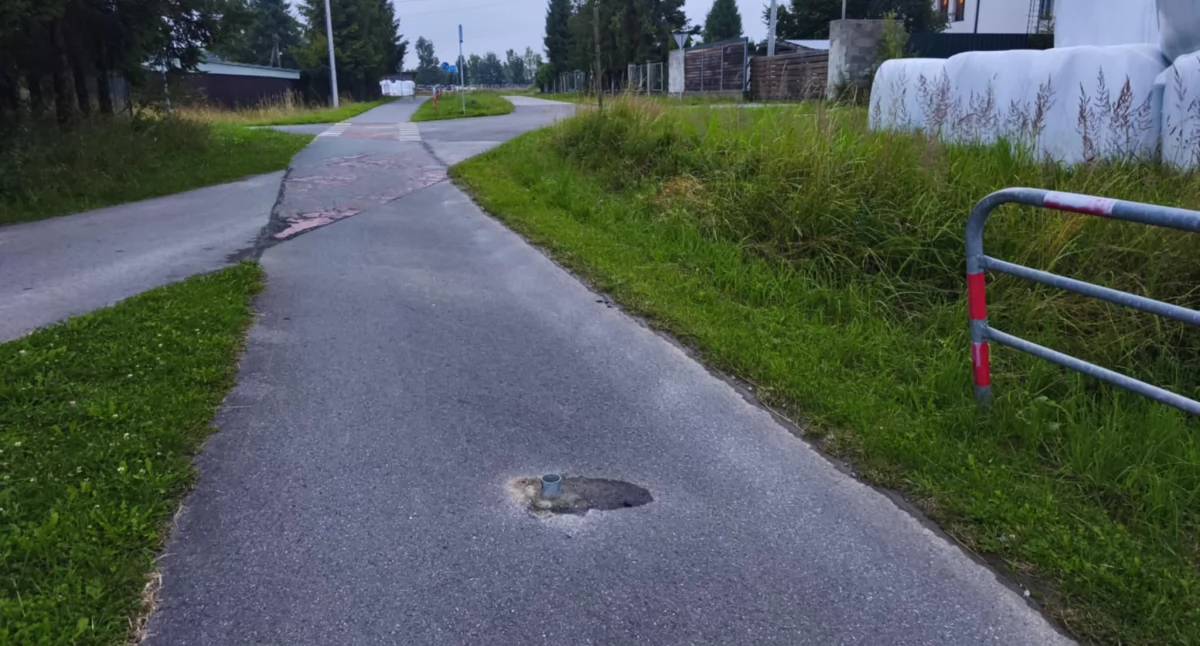 Drogi, Groźne zdarzenie ścieżce rowerowej Podczerwonem Urząd Gminy apeluje rozwagę zgłaszanie incydentów - zdjęcie, fotografia