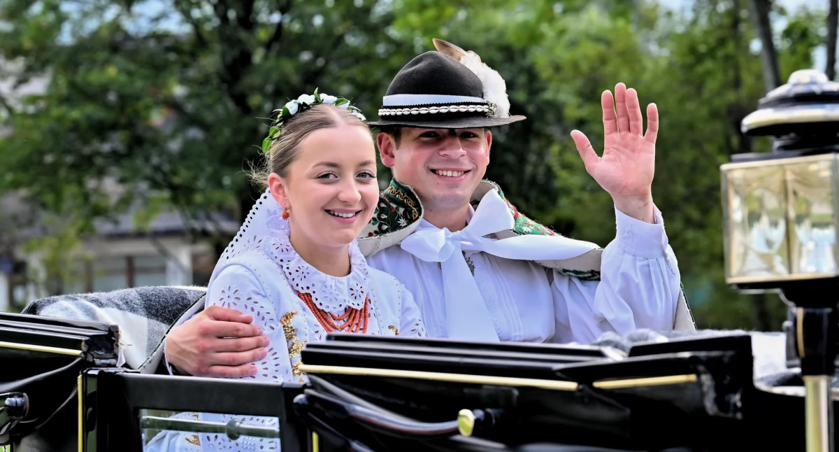 Folklor, Góralskie wesele karpacka sztuka Kayah bałkańskim ogniu wyglądął drugi dzień Międzynarodowego Festiwalu Folkloru Górskich Zakopanem - zdjęcie, fotografia