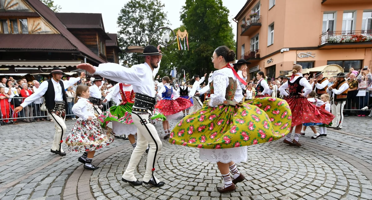 Folklor, Zakopane stolicą folkloru wspólnota tradycja święto góralskiej kultury - zdjęcie, fotografia