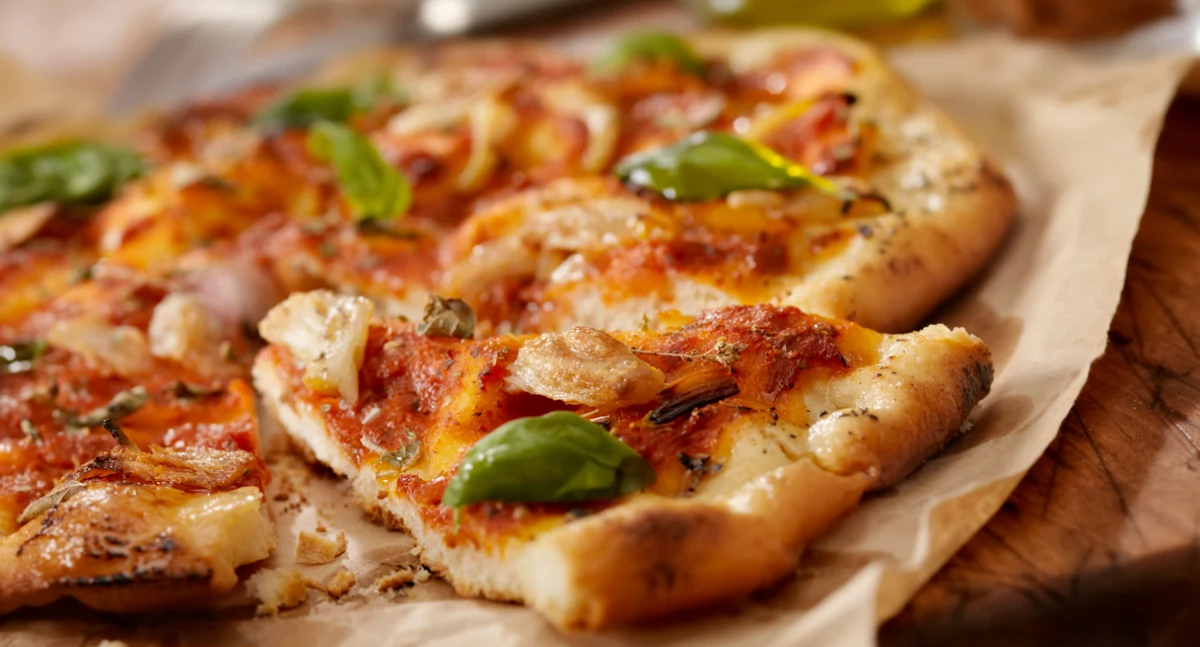 Różne, wybrać idealną pizzę grupy znajomych - zdjęcie, fotografia