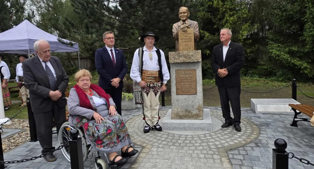 Historia i pamięć, Ostrowsku odsłonięto pomnik wybitnego matematyka Stefana Banacha - zdjęcie, fotografia
