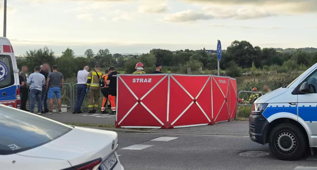 Akcje ratunkowe, Tragedia Nowym Targu w rowie znaleziono ciało mężczyzny - zdjęcie, fotografia