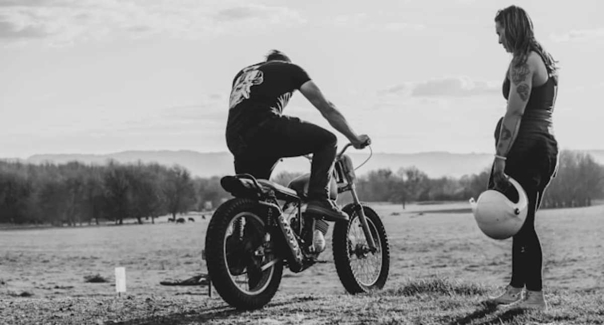 Różne, Weekendowy wypad miasto spakować motocykl - zdjęcie, fotografia