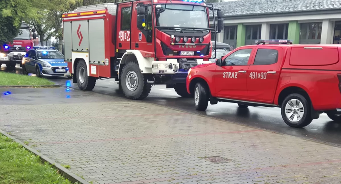 Informacje 112, Akcja strażacka szkole rozpyleniu pieprzowego - zdjęcie, fotografia