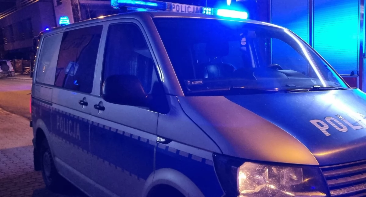 Zatrzymania, Czarny Dunajec latek uszkodził radiowóz pozował zdjęć sprawa zakończyła zarzutami - zdjęcie, fotografia