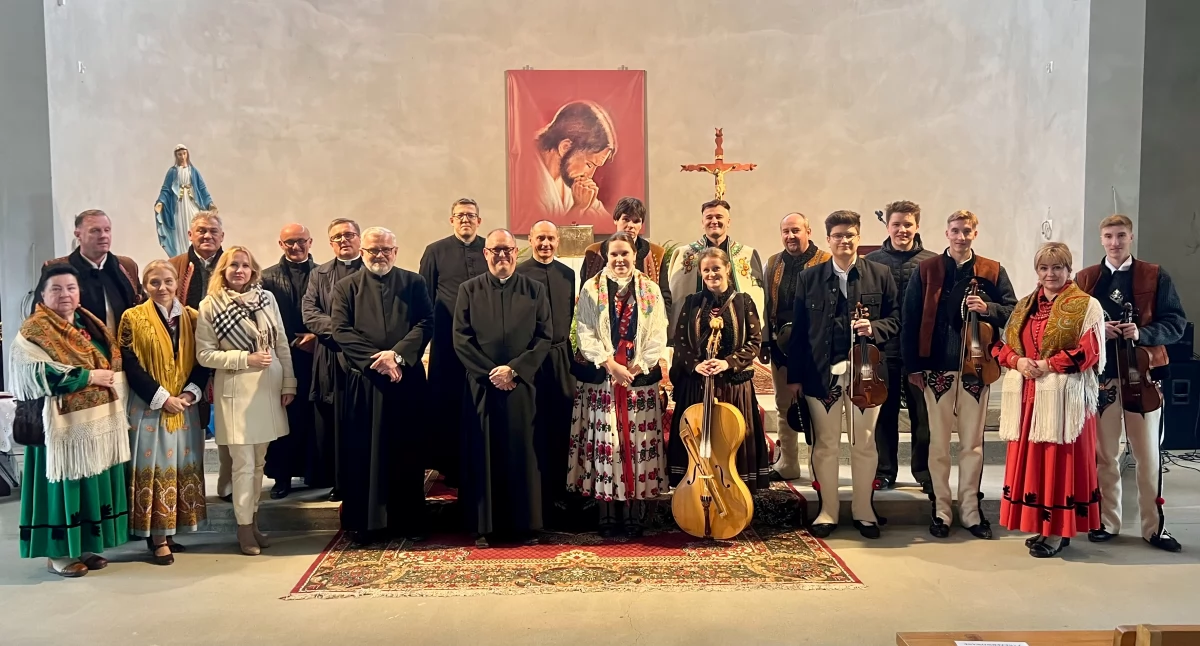 Religia, Odpust budującym kościele Matki Zbawiciela Antałówce - zdjęcie, fotografia