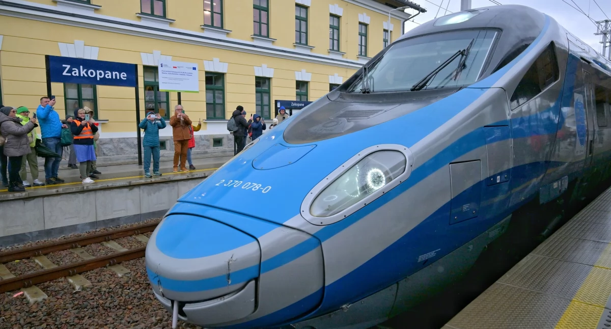 Transport, Historyczny moment Zakopanem Pendolino pierwszy wjechało Tatry - zdjęcie, fotografia