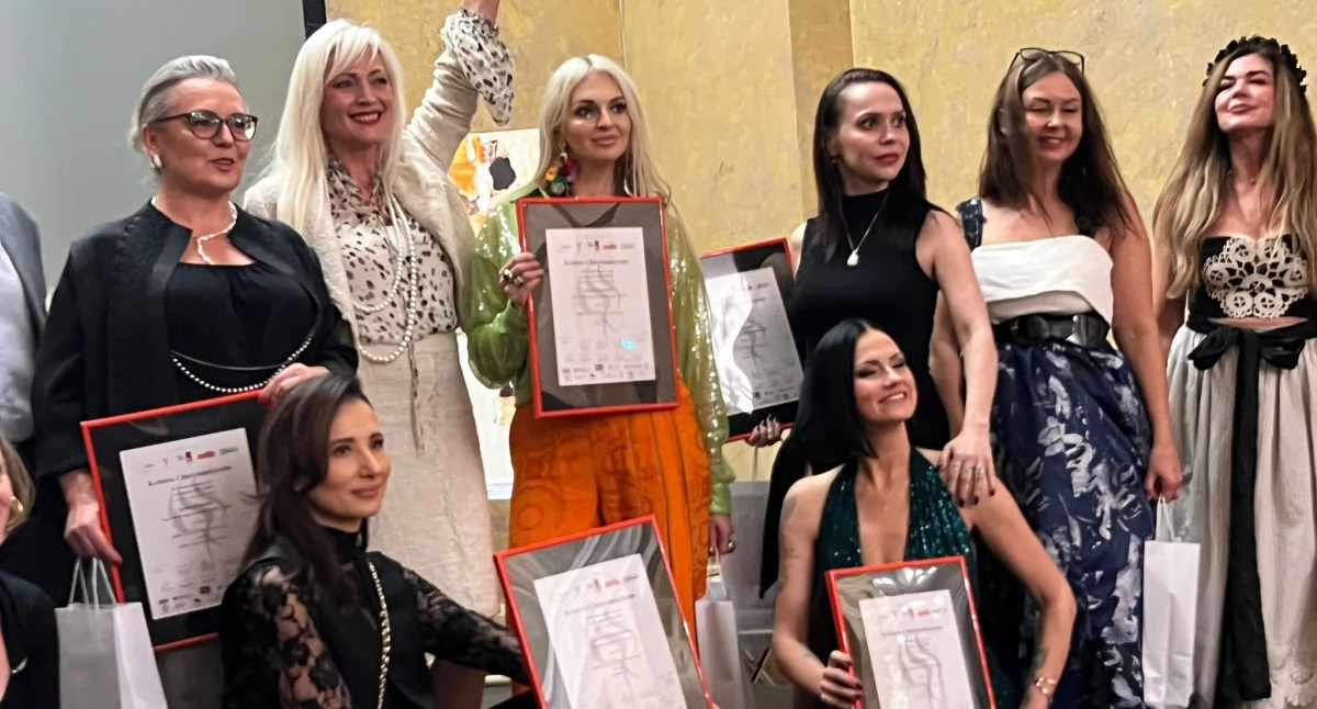 Moda i uroda, Aneta Larysa kolejnymi prestiżowymi wyróżnieniami sukcesy projektantki Podhala - zdjęcie, fotografia