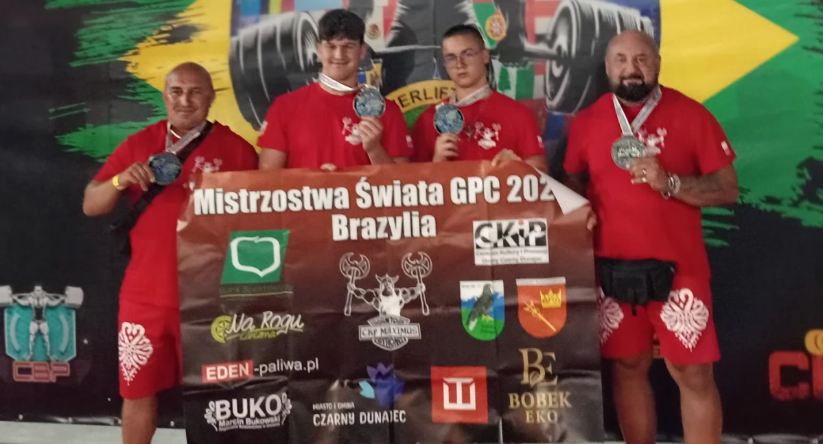 Sporty siłowe, Nemś Perski Haberny Stołowski medalami Mistrzostwach Świata Brazylii - zdjęcie, fotografia