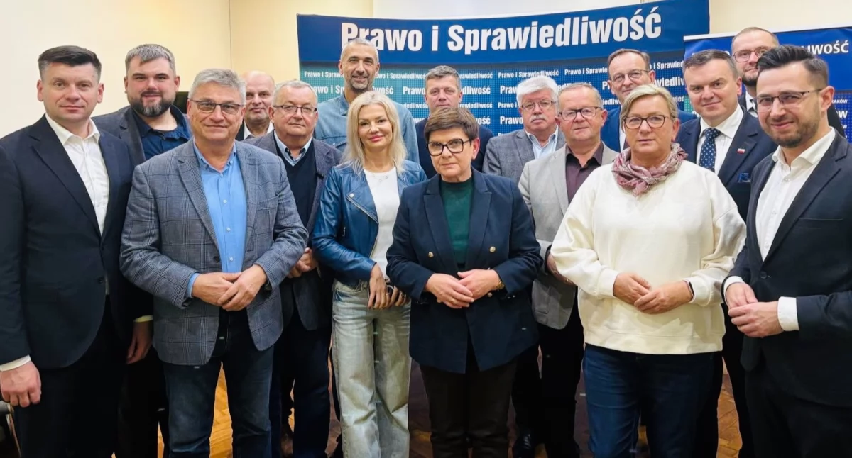 Polityka, Beata Szydło ponownie czele Małopolskiej Regionalnej - zdjęcie, fotografia