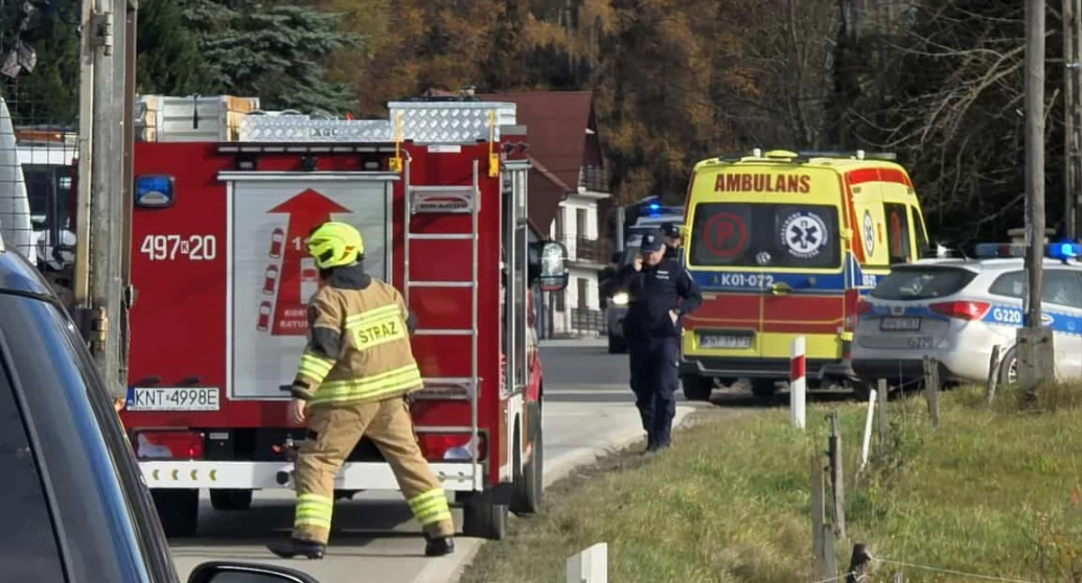 Zatrzymania, poszła siekiera policja karetka straż Załucznem - zdjęcie, fotografia