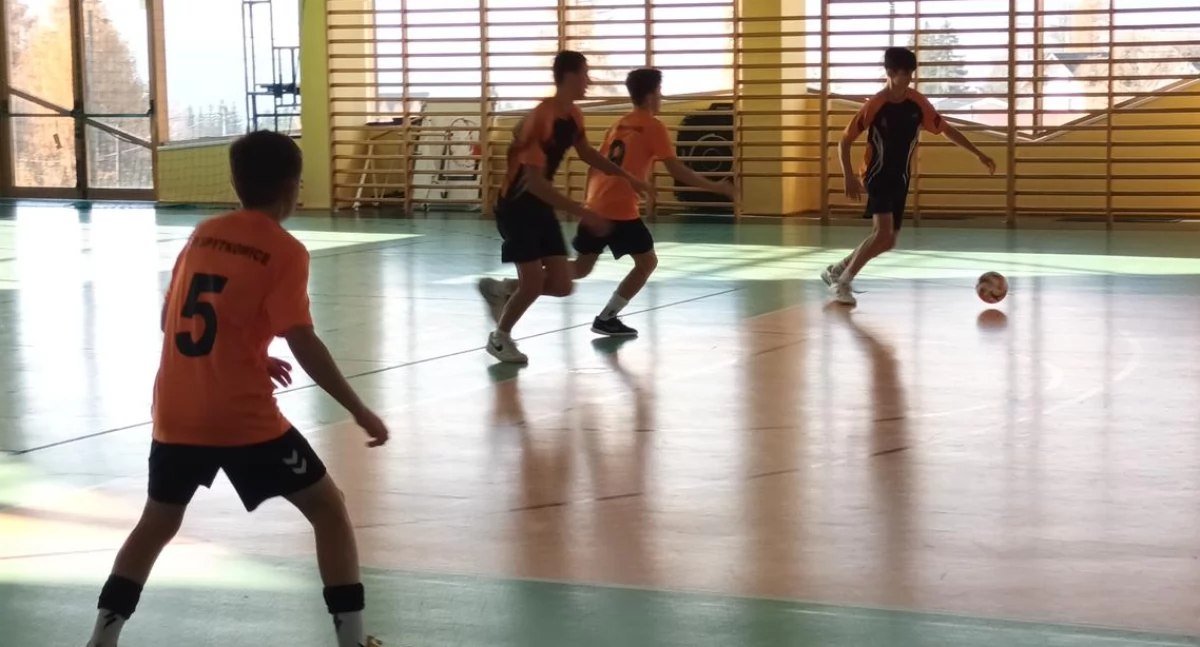 Sport szkolny, Młodzież powiatu nowotarskiego walczyła awans Spytkowice tytułem mistrza powiatu - zdjęcie, fotografia