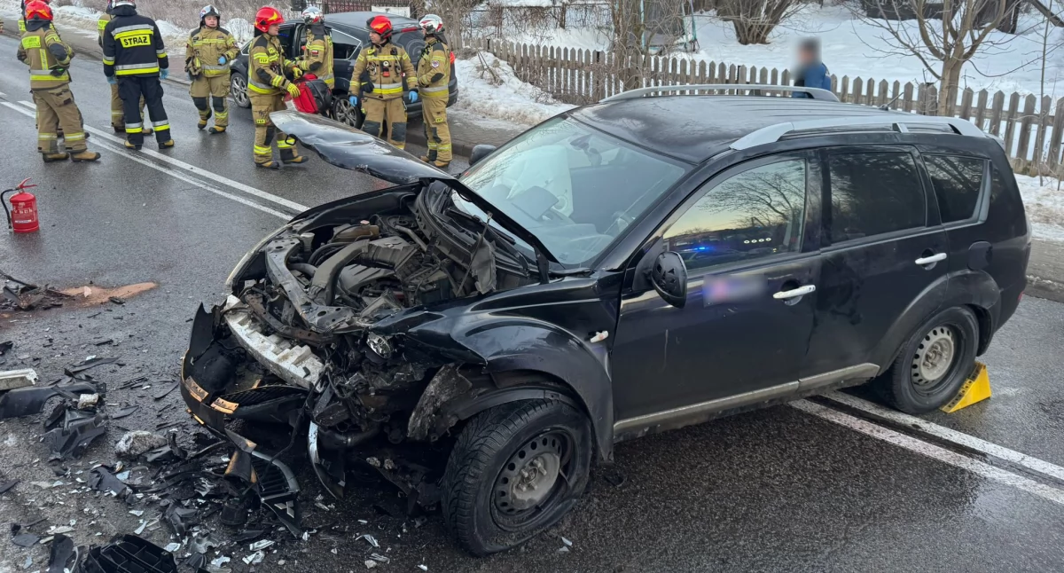Wypadki, Wypadek Krzeptówkach całkowicie zablokował drogę wojewódzką jedna osoba poszkodowana - zdjęcie, fotografia