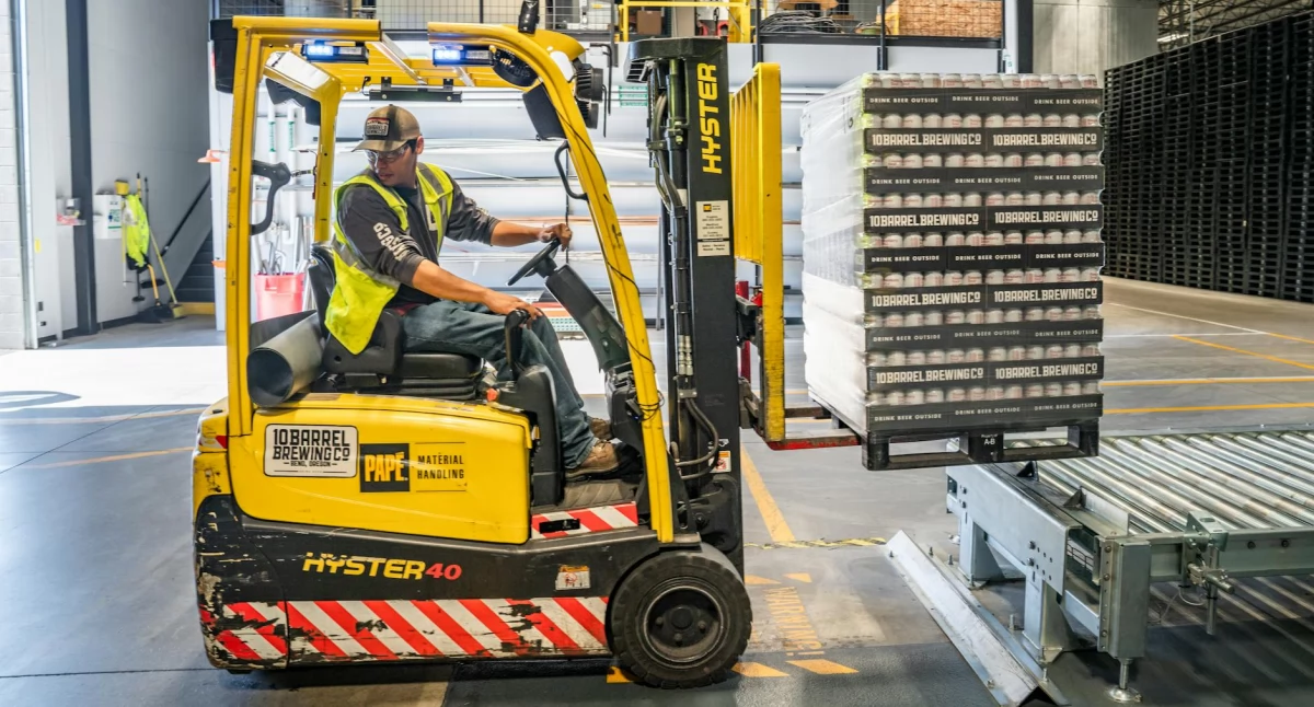 Jak zabezpieczyć towar na palecie, by dotarł bez uszkodzeń