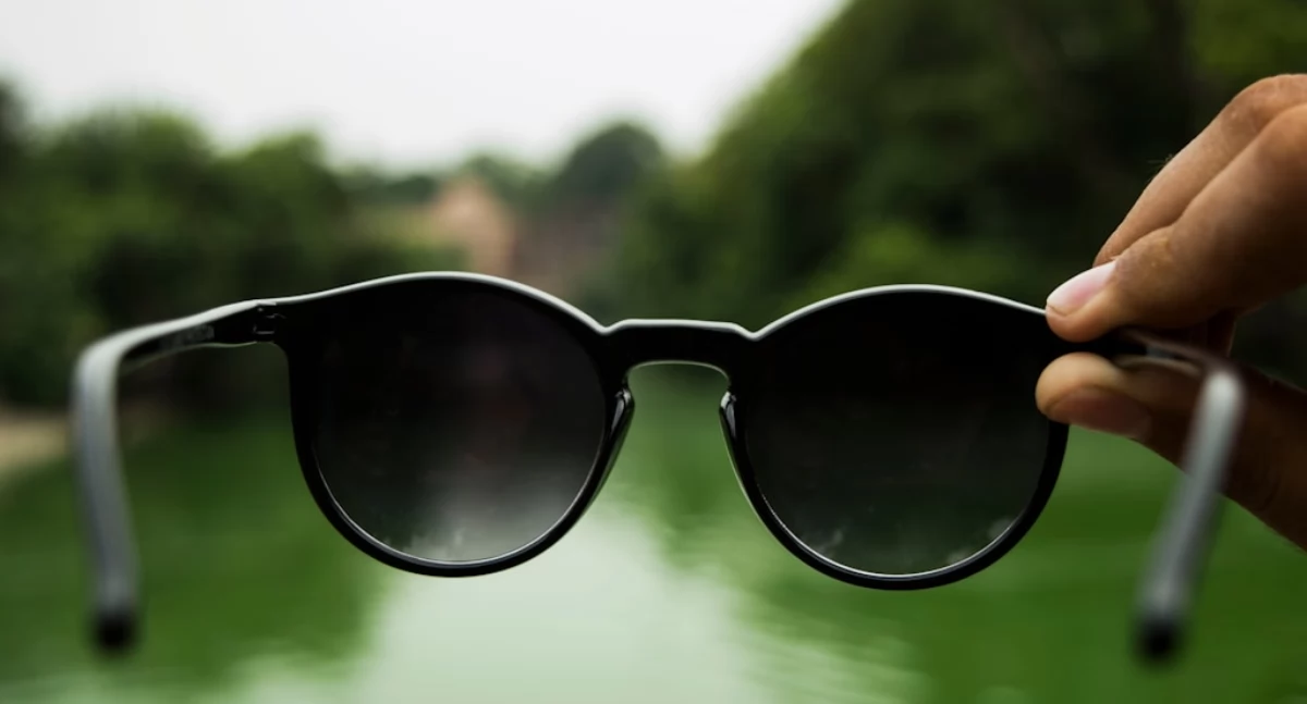 Różne, dbać okulary przeciwsłoneczne żeby służyły długo - zdjęcie, fotografia