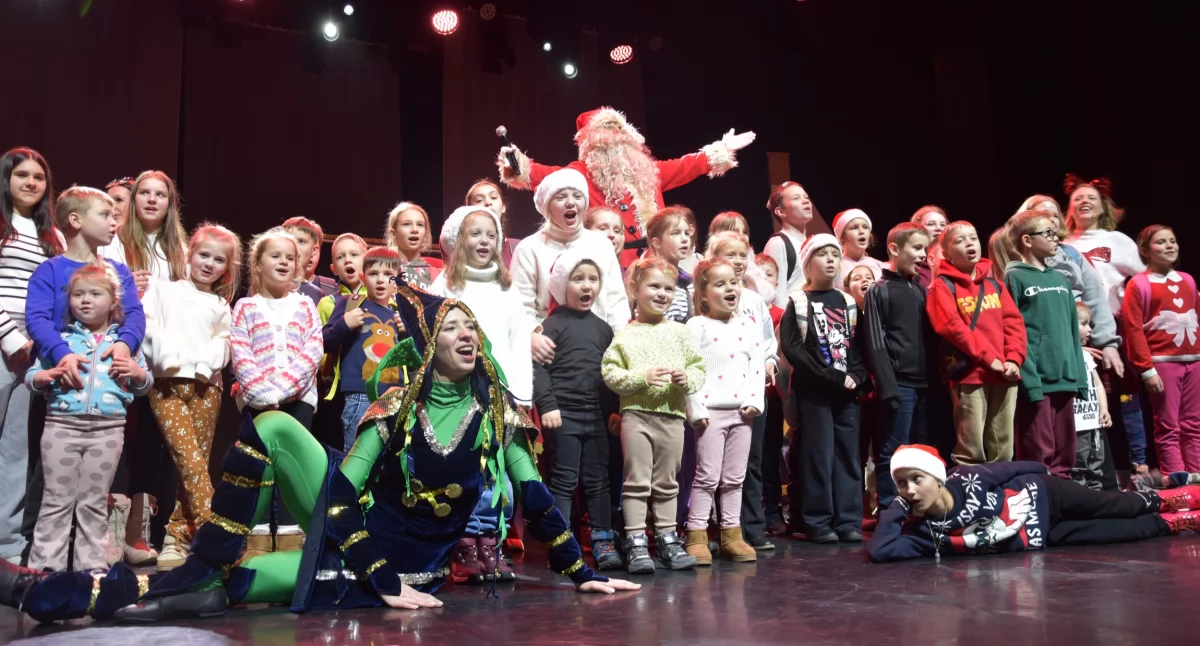 Spotkania, Mikołajki Krakowie świąteczny wyjazd dzieci gminy Wyżna - zdjęcie, fotografia