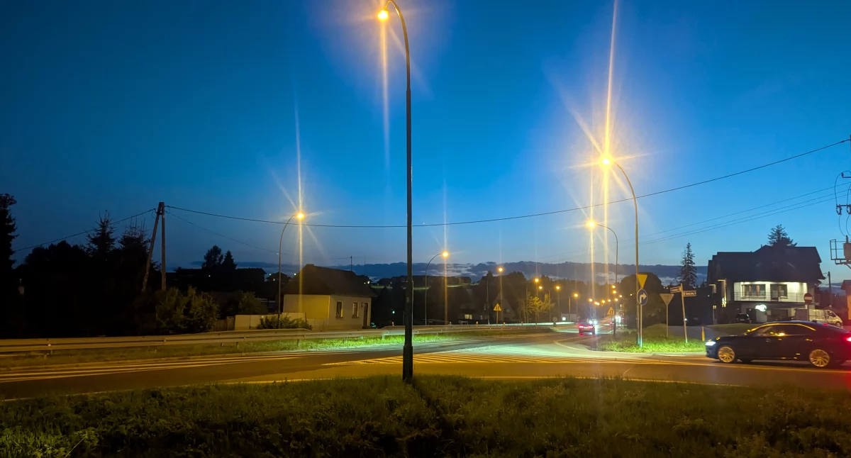 Zagrożenia miejscowe, Przewrócona latarnia bulwarach Nowym Targu wandalizmu zaniedbanie Burmistrz wyjaśnia - zdjęcie, fotografia