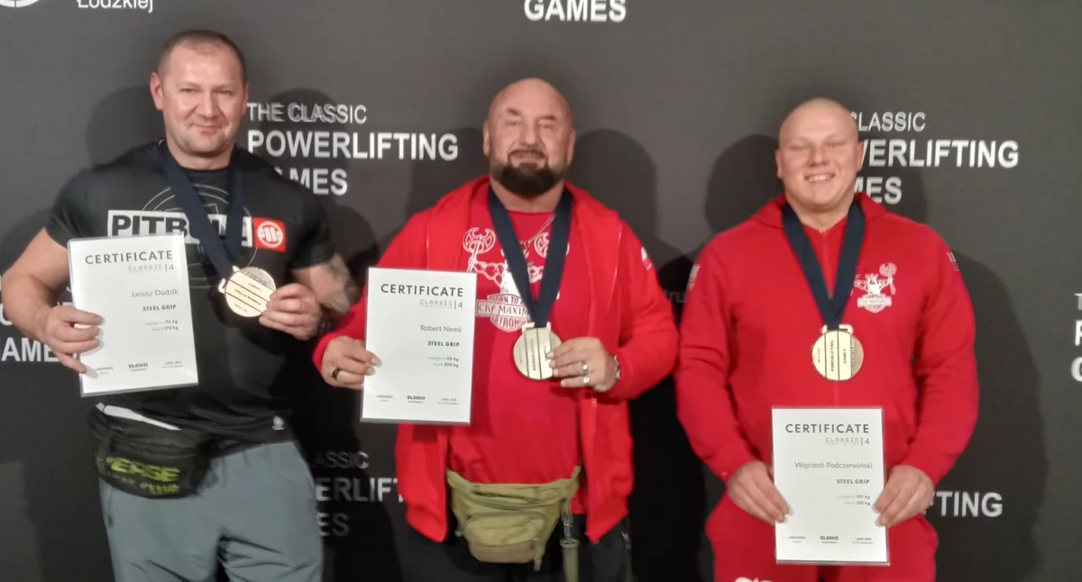 Sporty siłowe, Sukcesy zawodników Centrum Kultury Fizycznej Maximus Czarny Dunajec zawodach Łodzi Podczerwiński Dudzik Nemś medalami - zdjęcie, fotografia