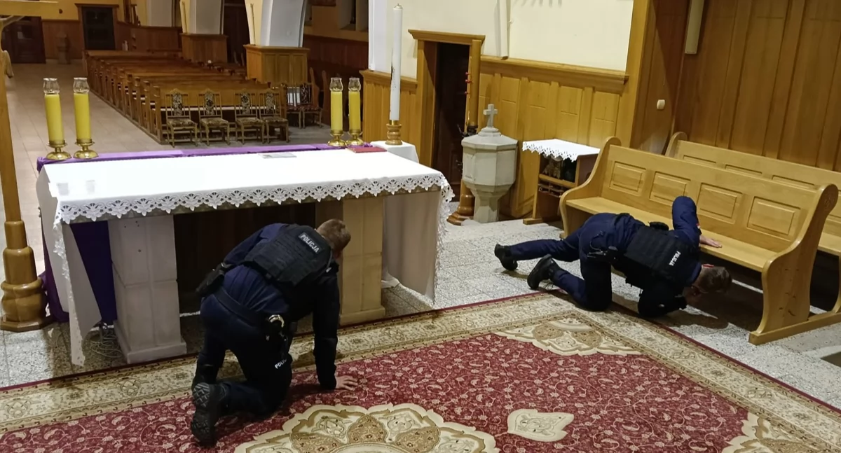 Zatrzymania, Fałszywy alarm bombowy kościele Tenczynie zatrzymano latka - zdjęcie, fotografia