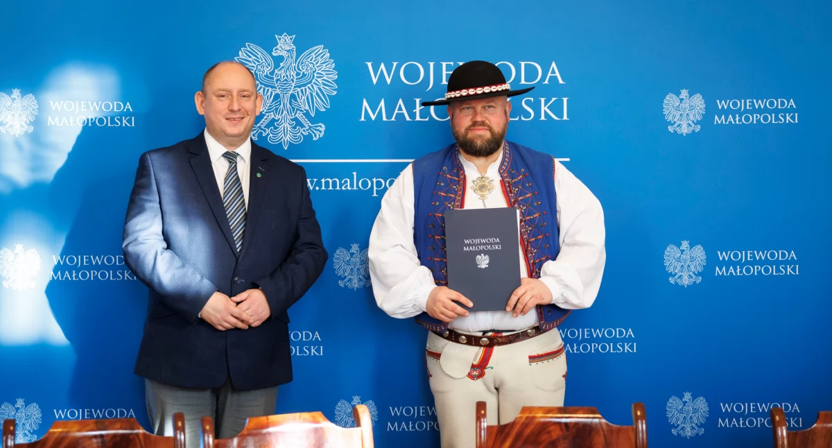 Transport, Ponad funduszu autobusowego powiatu nowotarskiego - zdjęcie, fotografia