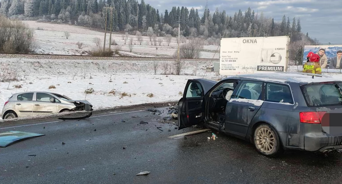 Wypadki, Zderzenie dwóch samochodów zakopiance Szaflarach jedna osoba trafiła szpitala - zdjęcie, fotografia