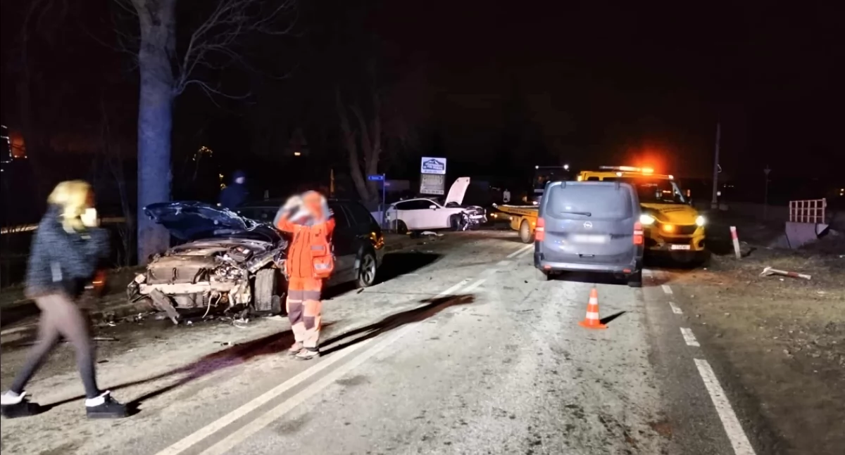Wypadki, Zderzenie kilku samochodów zakopiance policja apeluje rozsądek trzeźwość kierownicą - zdjęcie, fotografia