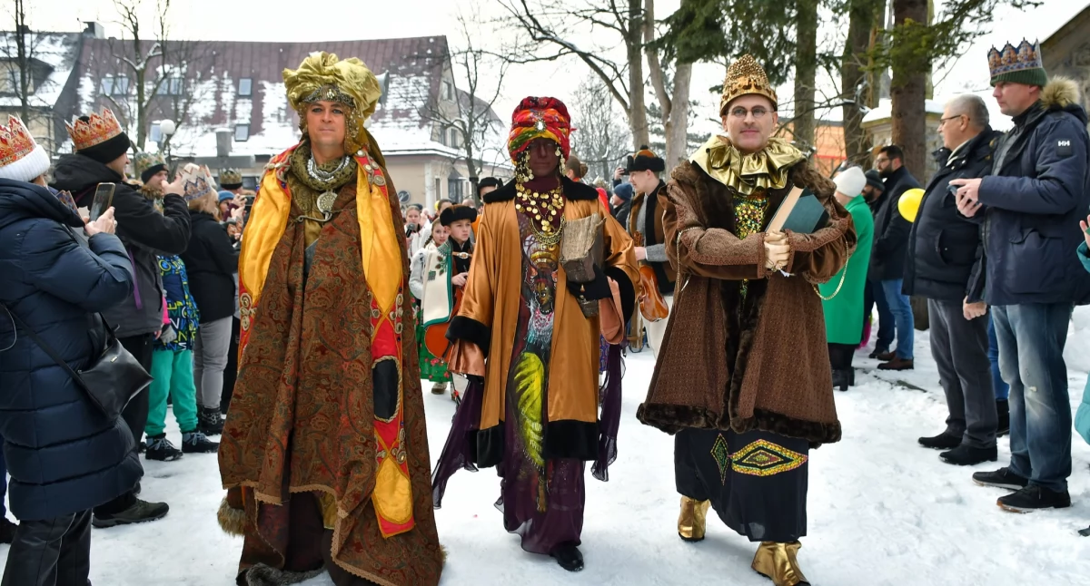 Religia, Trzej Królowie Zakopanem barwny orszak kolędowanie centrum miasta - zdjęcie, fotografia