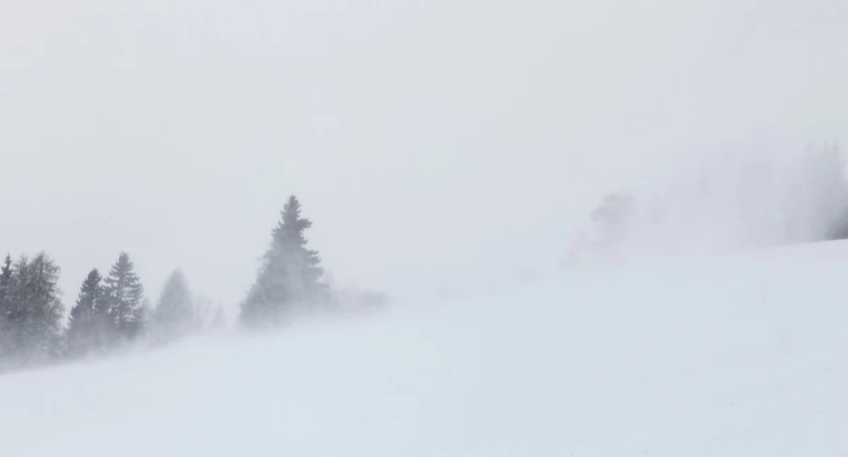 Informacje 112, ostrzega trudne warunki szlakach Tatrach - zdjęcie, fotografia