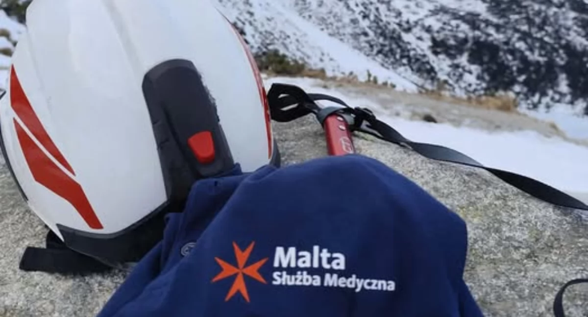 Pomoc charytatywna, Ratownicy Malta Służba Medyczna Suchej Beskidzkiej ruszają Babią Górę charytatywnym - zdjęcie, fotografia