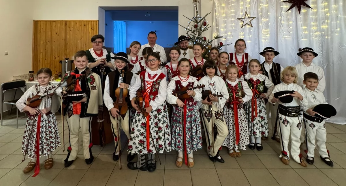 Spotkania, „Kolęda niebie kolęda ziemi kolęda sołeckie kolędowanie Rokicinach Podhalańskich - zdjęcie, fotografia