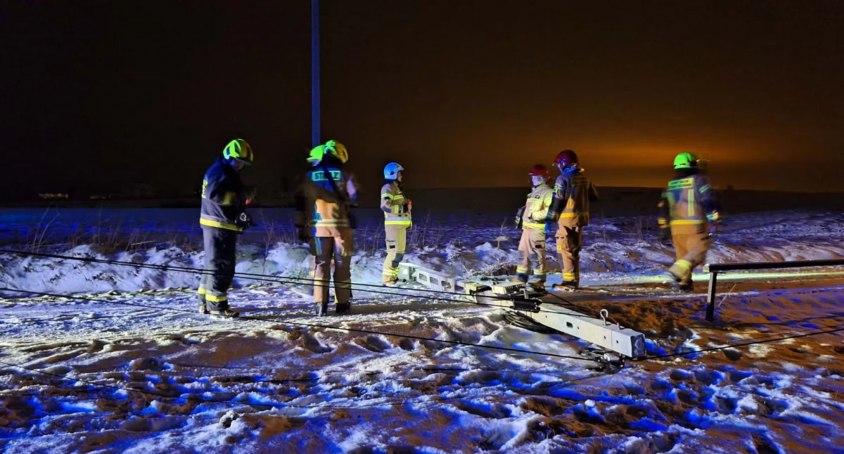 Wypadki, Staranował słup Waksmundzie - zdjęcie, fotografia
