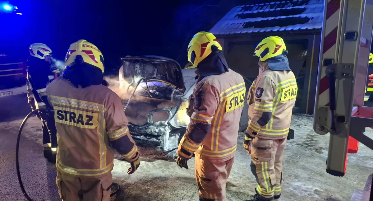 Pożary, Pożar samochodu Leśnicy - zdjęcie, fotografia