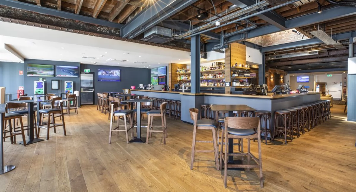 Różne, Krzesła hokery funkcjonalne rozwiązanie lokalu - zdjęcie, fotografia