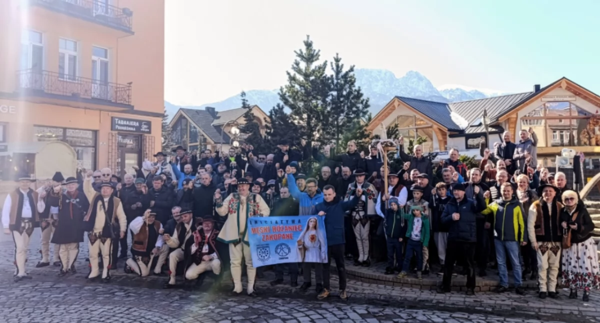 Religia, Męski Różaniec Krupówkach comiesięczna tradycja pierwszą sobotę - zdjęcie, fotografia
