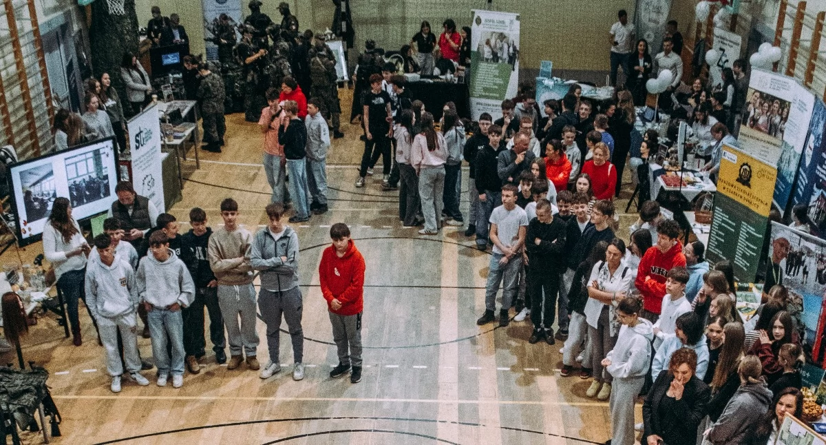 Edukacja, Szkoły ponadpodstawowe zaprezentowały ofertę targi edukacyjne Zębie - zdjęcie, fotografia