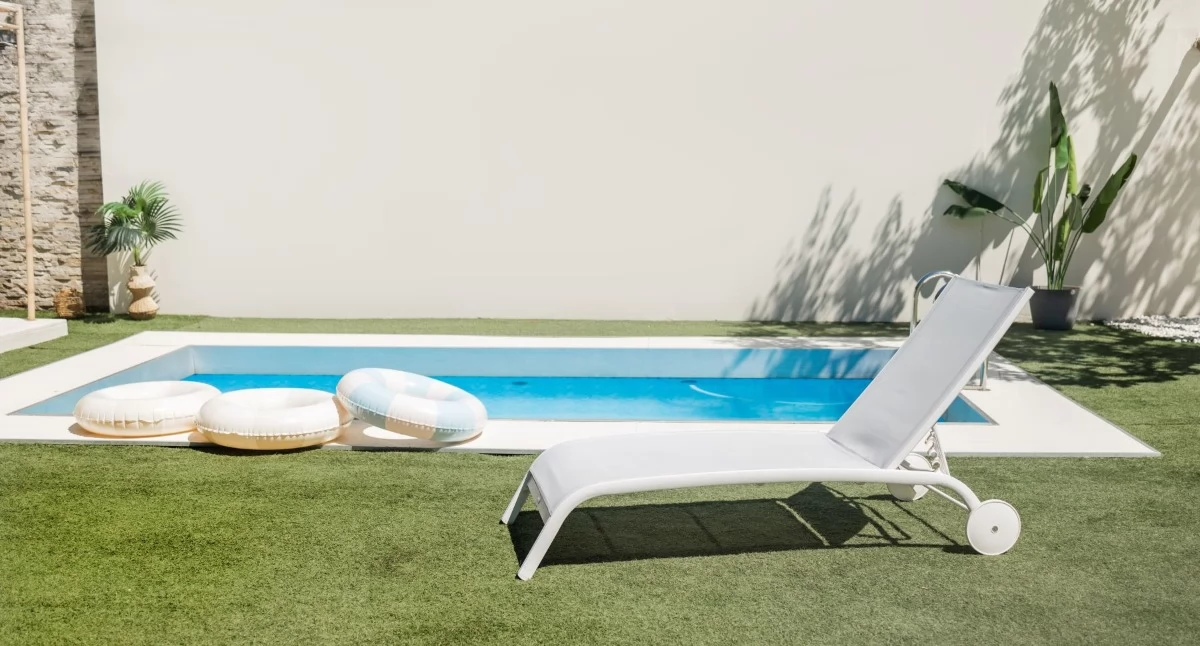 Różne, stworzyć własny kurort trawniku basen leżaki ogrodowe idealnej harmonii - zdjęcie, fotografia