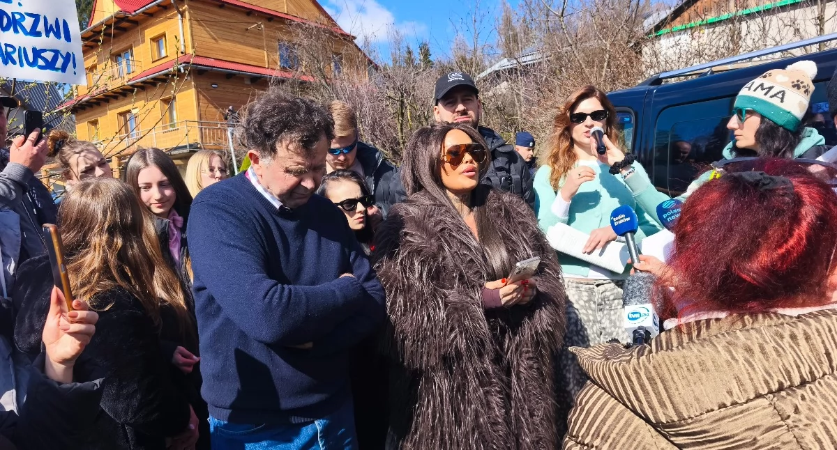 Sprawy lokalne, „Mordownia” miejsce pomocy Laluna protestujący ostro przed schroniskiem Nowym Targu - zdjęcie, fotografia