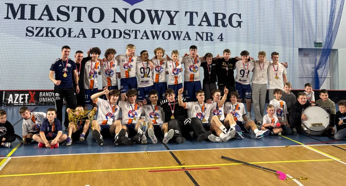 Unihokej, Złoto Nowego Targu Szarotka tytułem Mistrza Polski juniorów starszych wygranej Bankówką Zielonka - zdjęcie, fotografia