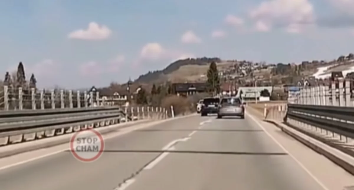 Sprawy lokalne, tragedii prezentuje ryzykowny manewr kierowcy Nissana - zdjęcie, fotografia