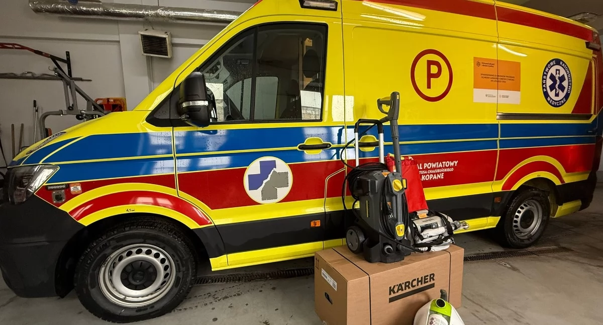 Zdrowie, ambulans sprzęt medyczny szpitala Zakopanem poprawią bezpieczeństwo pacjentów - zdjęcie, fotografia