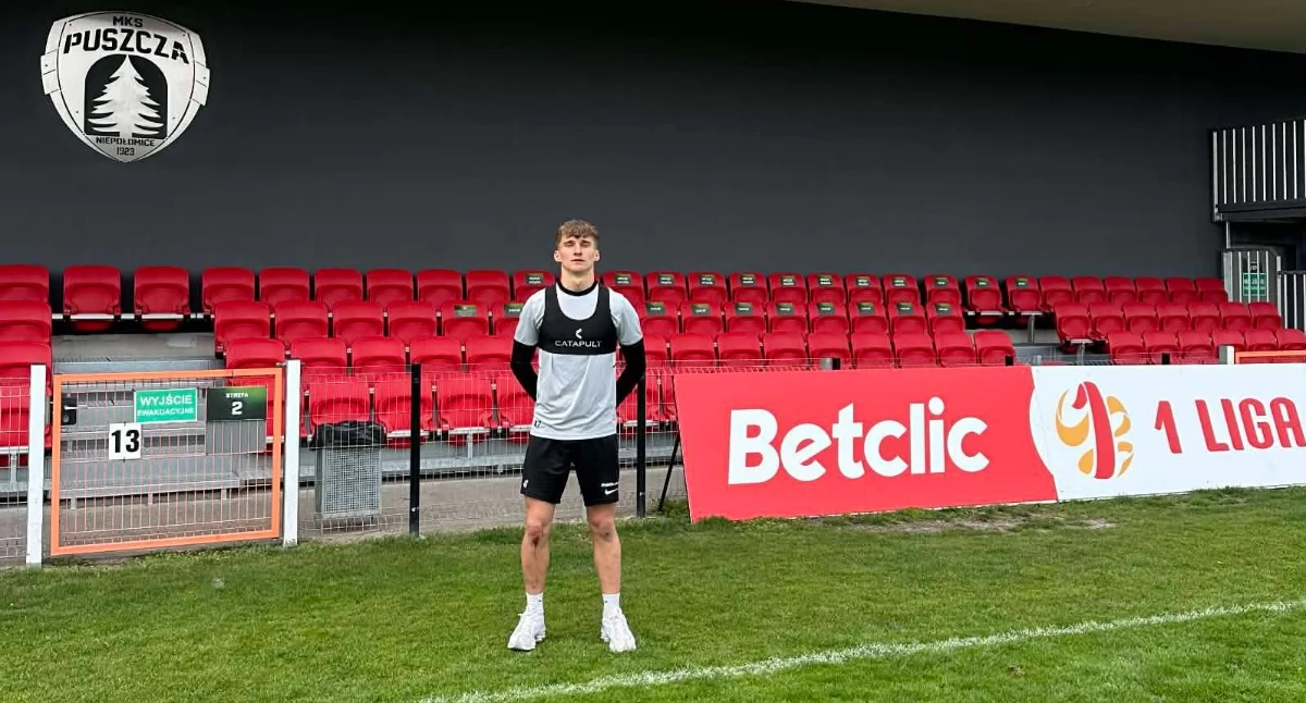 Piłka nożna, Maksymilian Kidoń Akademii Piłkarskiej Wisła Czarny Dunajec testach pierwszoligowej Puszczy Niepołomice - zdjęcie, fotografia