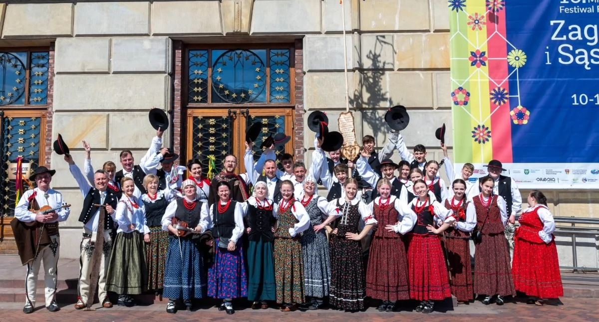 Występy, Zespół Regionalny Orawskie Roztoki sukcesami festiwalu Dąbrowie Górniczej - zdjęcie, fotografia