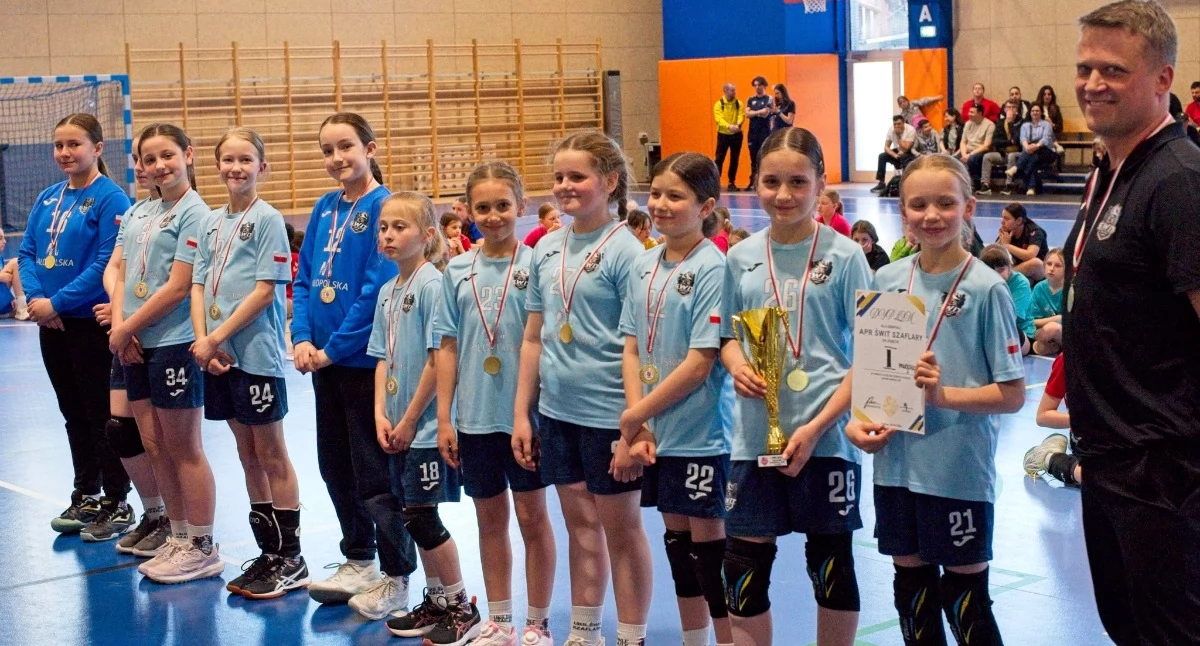 Piłka ręczna, Młode szczypiornistki Szaflar znów bezkonkurencyjne Świt triumfem Krakowie - zdjęcie, fotografia