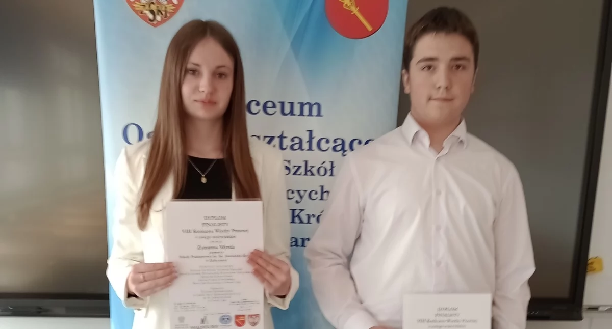 Edukacja, Zuzanna Myrda Jakub Szymański Załucznego finalistami konkursu wiedzy prawnej Małopolsce - zdjęcie, fotografia