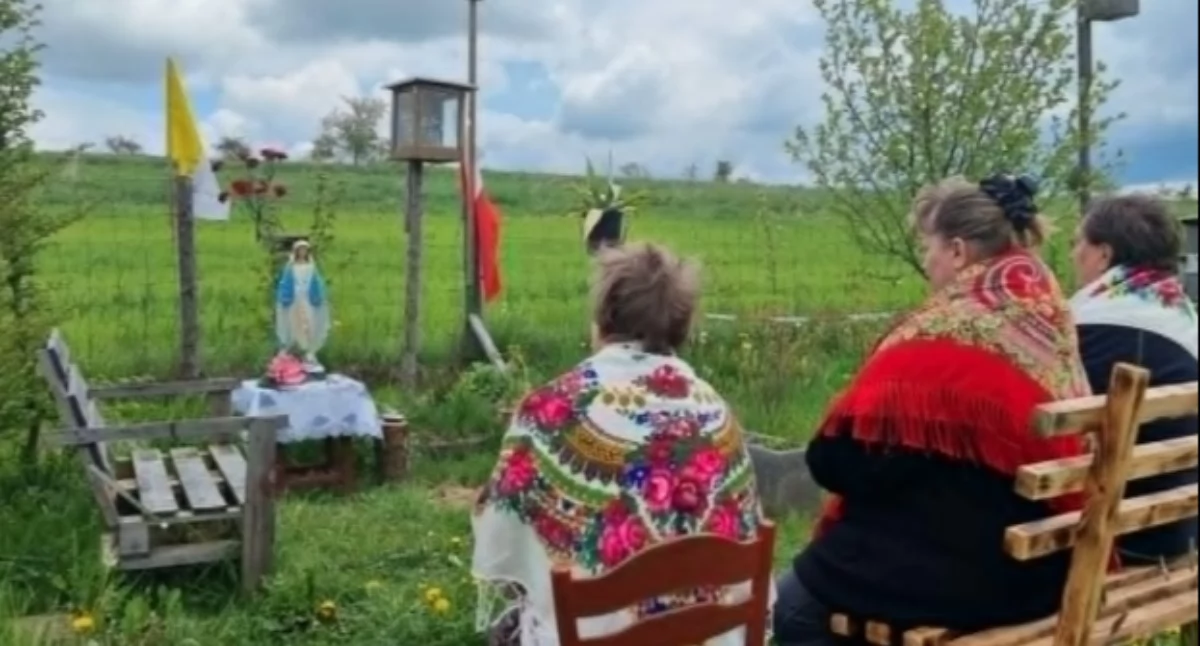 Religia, Majówki plenerze historia która wciąż żyje sercach ludzi - zdjęcie, fotografia