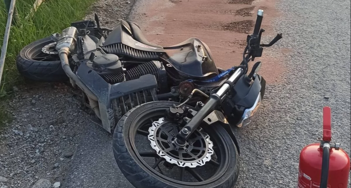 Wypadki, Motocyklista uderzył ogrodzenie Zakopanem zabrany szpitala - zdjęcie, fotografia